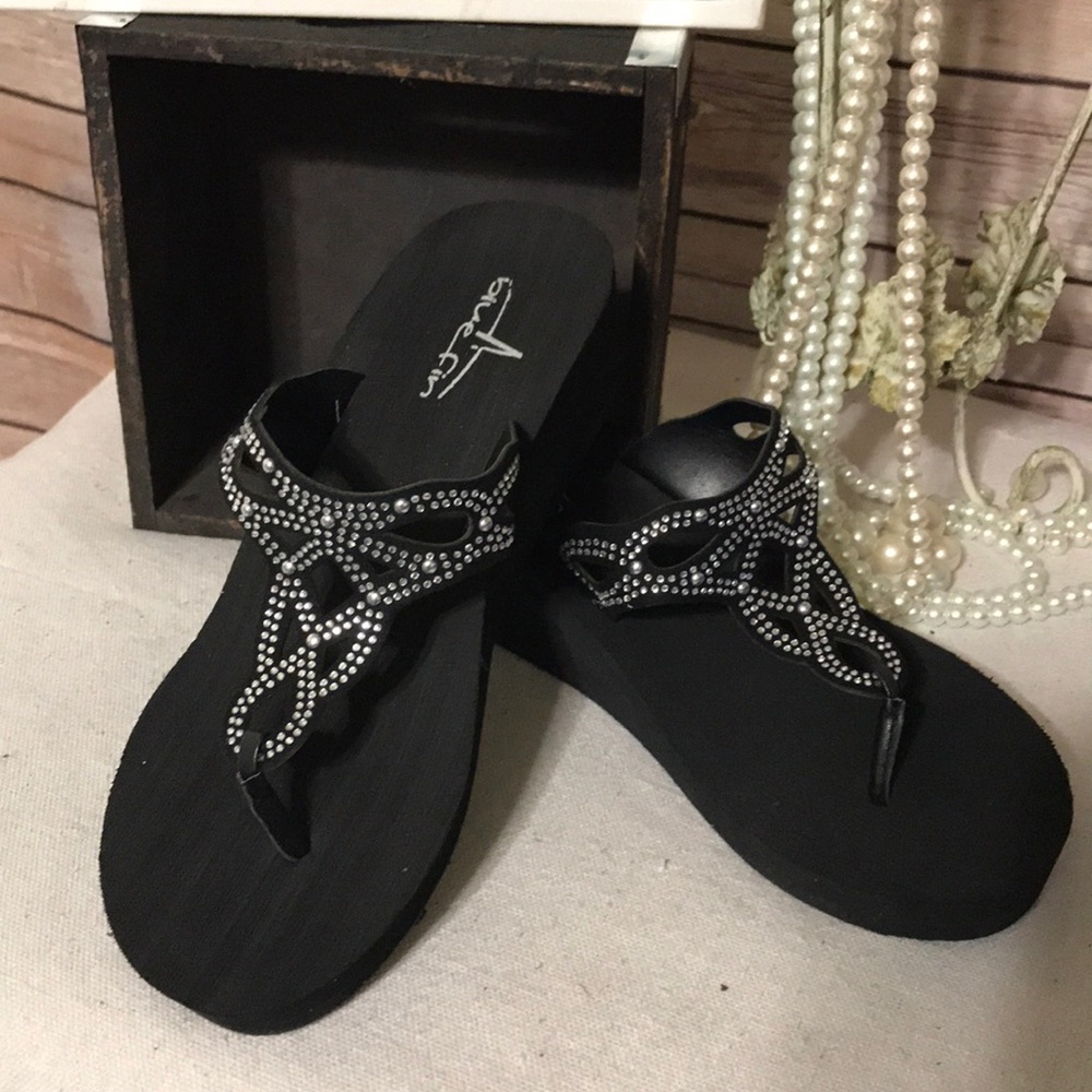 Black sparkle thong heel sandals